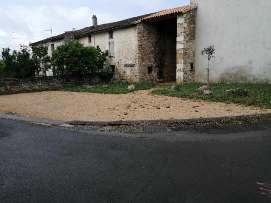 Gite Bin Benaise Draps Et Serviettes Compris Pamproux Eksteriør bilde